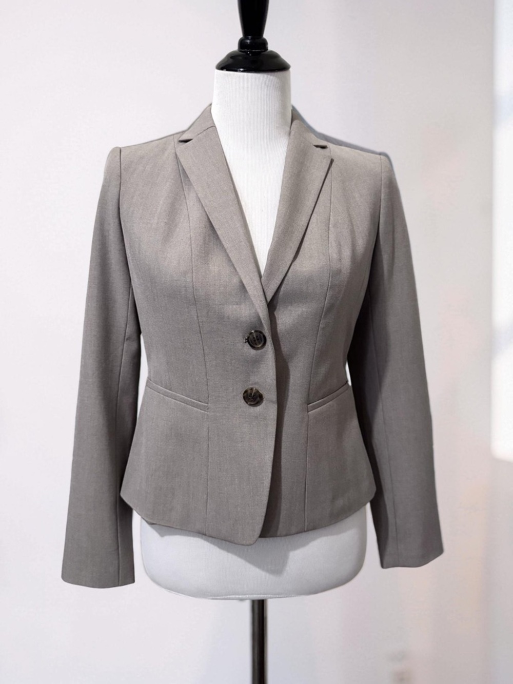 Ann Taylor Tailored Taupe Single-Breasted Blazer, size 4P